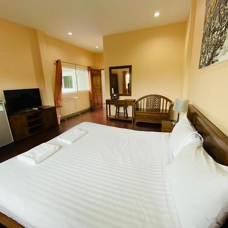 Baan Suan Khun Yaiy Ban Wang Takhrai Exterior foto