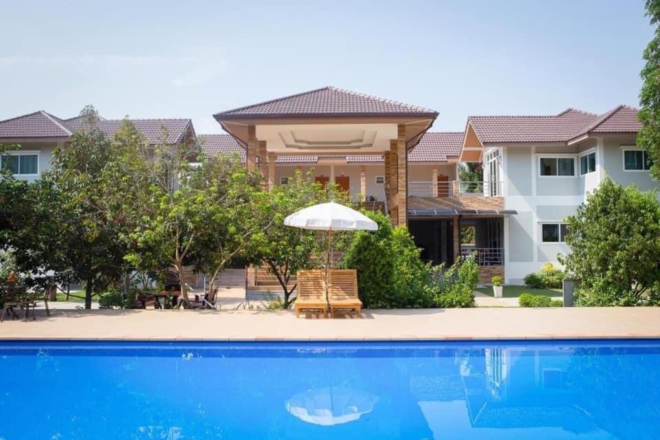 Baan Suan Khun Yaiy Ban Wang Takhrai Exterior foto