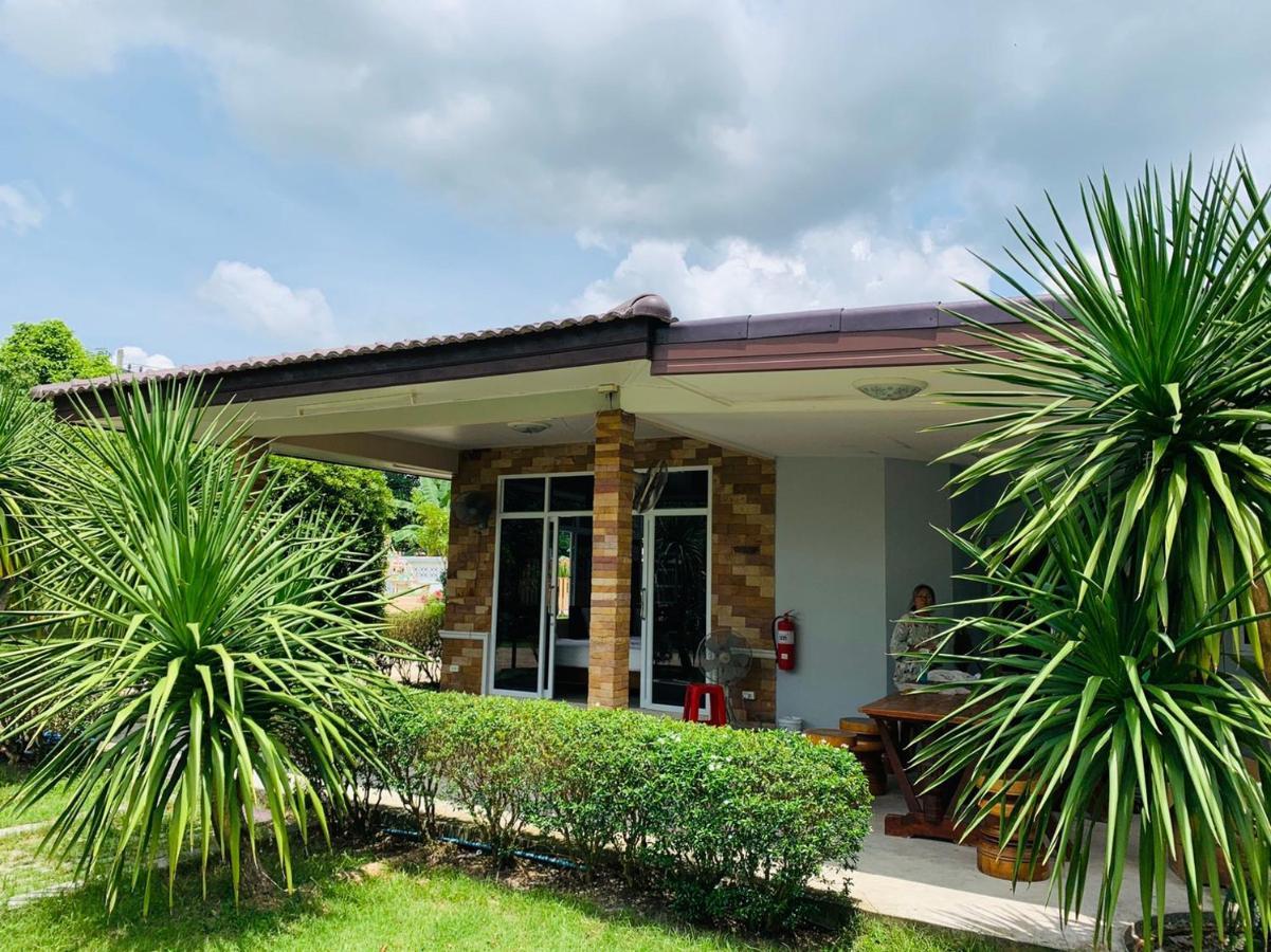 Baan Suan Khun Yaiy Ban Wang Takhrai Exterior foto