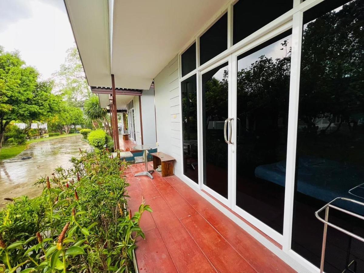 Baan Suan Khun Yaiy Ban Wang Takhrai Exterior foto