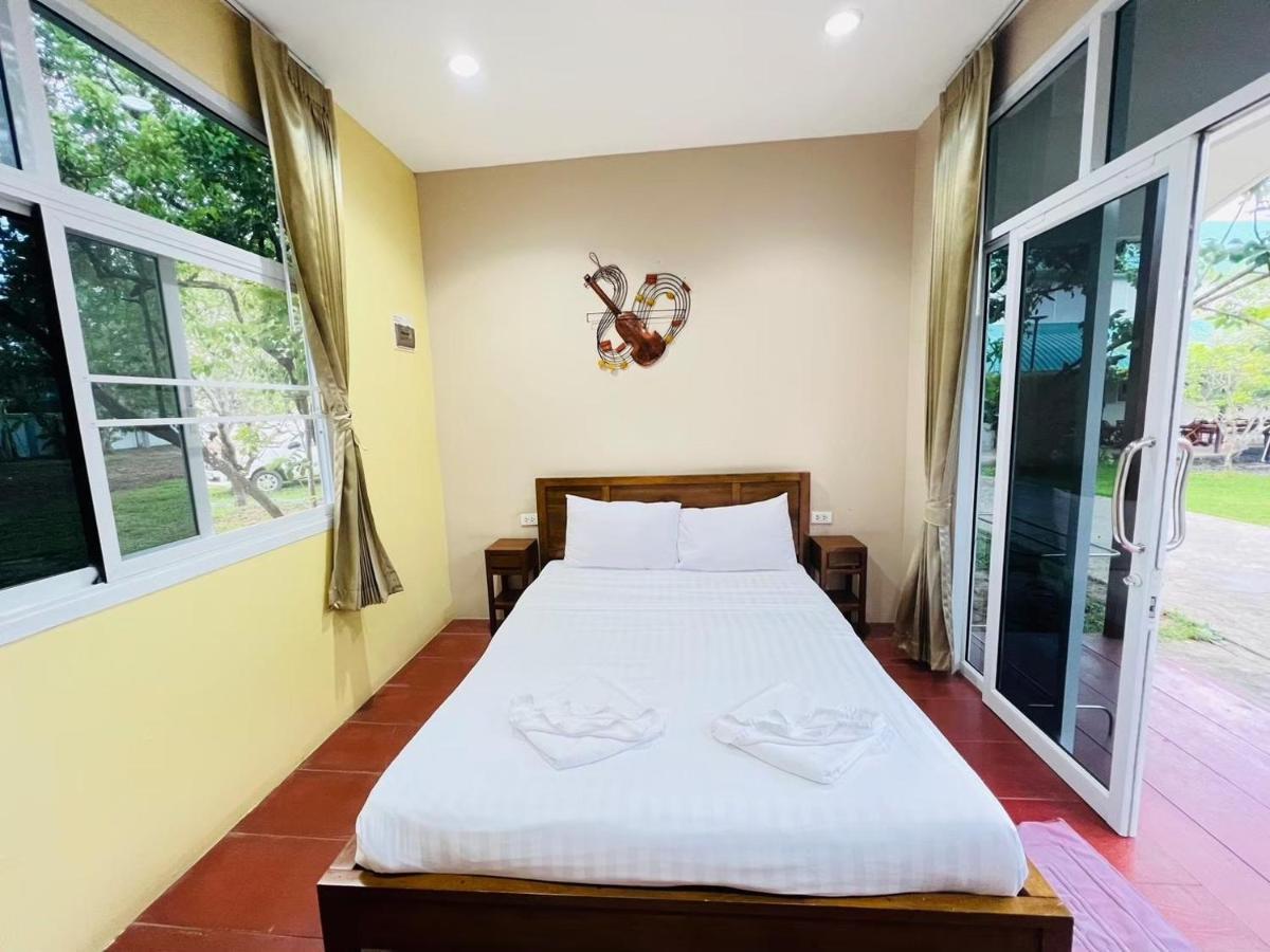Baan Suan Khun Yaiy Ban Wang Takhrai Exterior foto