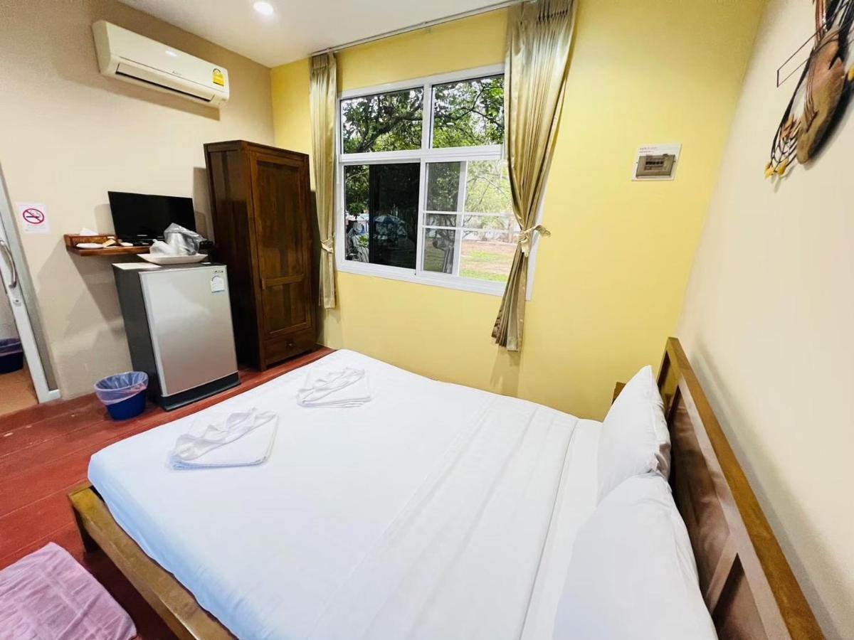 Baan Suan Khun Yaiy Ban Wang Takhrai Exterior foto